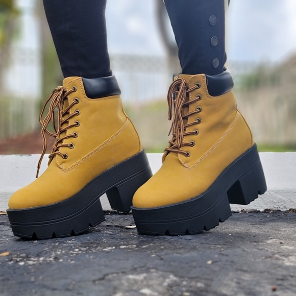 Chunky Heeled Platform Lace up Ankle Boots - Picture 5 of 5